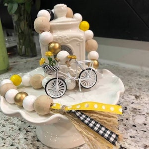Wood Bead Garland/Farm House Decor/Bicycle decor/Summer Wood Beads Garland/Tiered Tray Beads Display