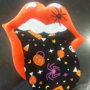 Spooky Lips Wreath Attachment