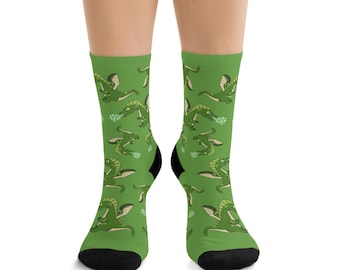 Grüne Drachensocken, Drachenmuster, nachhaltig, umweltfreundlich, weiß, D & D-Liebhabergeschenk, Neuheitschuhe