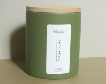 Sweet Citrus | Yuzu, Grapefruit & Mangosteen Scented Ceramic Deluxe Candle | Crackling Wooden Wick | Coconut Wax | Sage Green