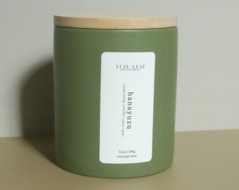 Hanayuzu | Yuzu Blossoms & Hinoki Scented Ceramic Deluxe Candle | Wooden Wick | Coconut Wax | Sage Green Jar | Botanical Yuzu Perfume