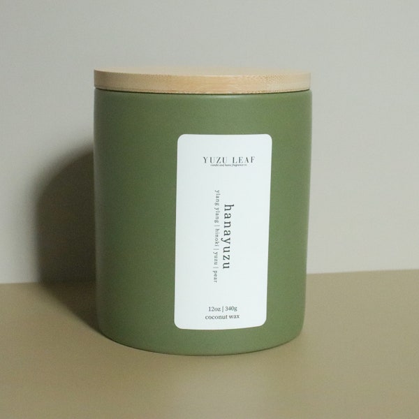 Hanayuzu | Yuzu Blossoms & Hinoki Scented Ceramic Deluxe Candle | Wooden Wick | Coconut Wax | Sage Green Jar | Botanical Yuzu Perfume