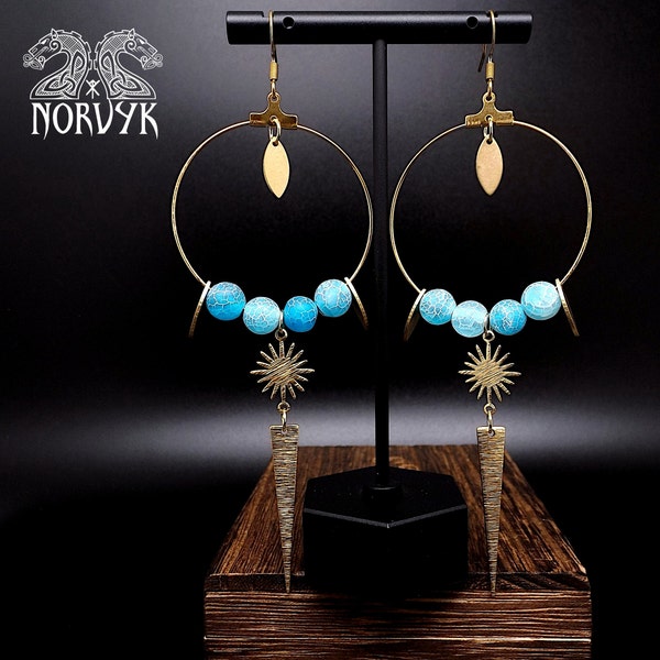 Boucles d'oreilles créoles viking en acier inoxydable couleur or et perles craquelés bleu océan confortable et légère pièce unique fait main