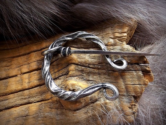 Fibule, viking en métal couleur argent noircit antique LARP, GN