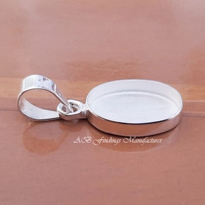 Colgante de recuerdo en forma de copa con bisel ovalado en blanco de plata esterlina 925 para engarce de piedra cabujón y trabajo de resina.