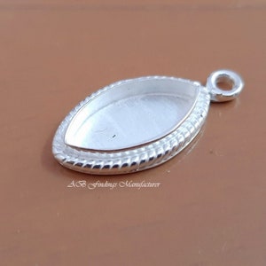 Sterling Silver Marquise Bezel Pendant with Rope Wire: Cabochon Stone Setting