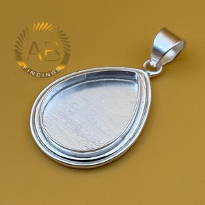 Birne Cabochon Anhänger Fassung: 925 Sterling Silber Bezel