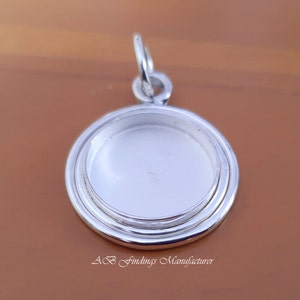 Colgante de recuerdo en plata de ley 925 con engaste de piedra redonda y copa de bisel, colgante de pinza en blanco. para engaste de piedra cabujón.