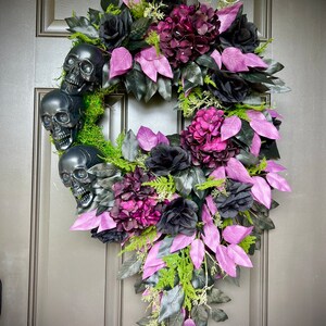 Spooky Chic Halloween Wreath, Gothic Floral Skull Door Decoration, fancy Halloween wreath, gothic vibes, black and purple, skulls and flower
