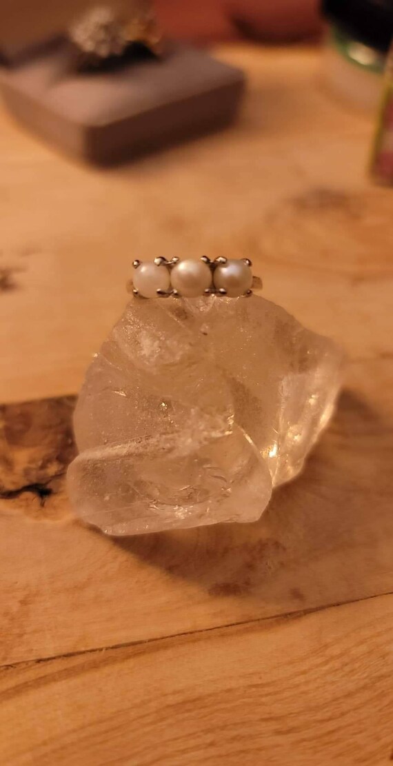 Simple, vintage pearls - 10k white gold ring!