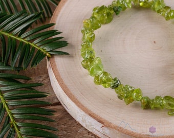 Green Gemstone Vintage 16 inches August Birthstone Gold Tone Clasp Quality Peridot Chip Necklace Graduated Beads