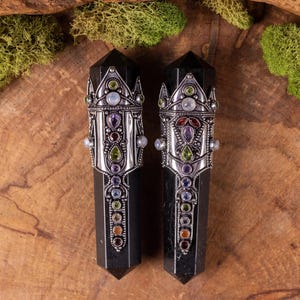 Varita de TURMALINA NEGRA con piedras preciosas del chakra arcoíris: chakra raíz, punta de cristal, piedras preciosas pulidas E2087