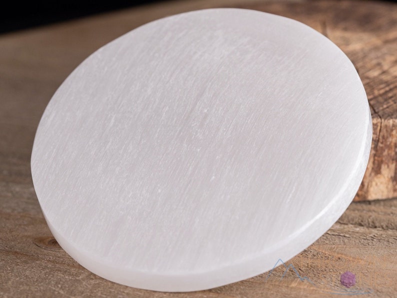 These are white Selenite crystal carved polished discs.
Crystals are nature-made therefore each one is unique in appearance.