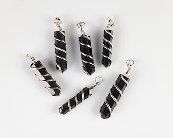 Pingente de Shungite com Fio Envolto - Gema Polida com Terminação Preta, Ponta de Cristal, E2122