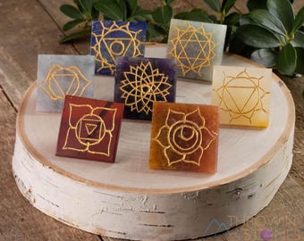 Set Piramide dei 7 CHAKRA - Chakra Arcobaleno, Kit per la Cura di Sé, Set di Cristalli, Pietre dei Chakra, E0867