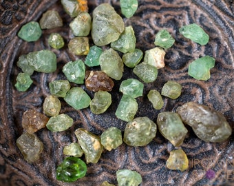 GARNET Raw Crystals - Green Demantoid Alluvial – Raw Crystals, Garnet Stones, Healing Crystals, Loose Gemstones, E1807