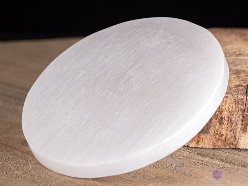 These are white Selenite crystal carved polished discs.
Crystals are nature-made therefore each one is unique in appearance.