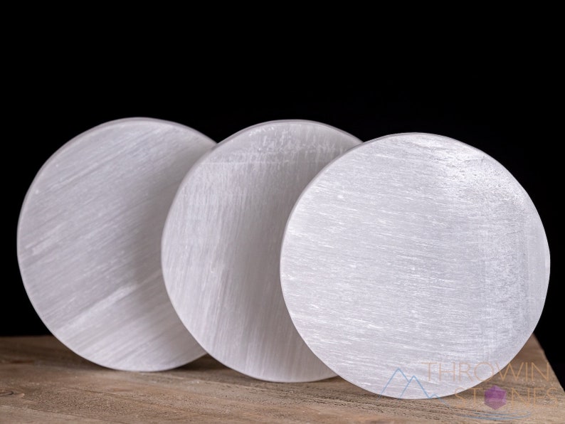 These are white Selenite crystal carved polished discs.
Crystals are nature-made therefore each one is unique in appearance.