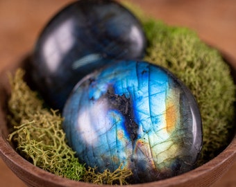 LABRADORITE Palm Stone - Thick Domed,  Dark - Crystal Decor, Carved Gemstone, Crystal Healing - E0710