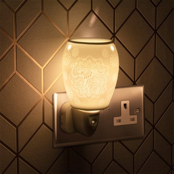 Plug-in Ceramic Elephant Night Light Wax Melt Oil Burner Electric Aroma,  Home Decor, Wax Warmer Plug in and 2 X Snap Bars 