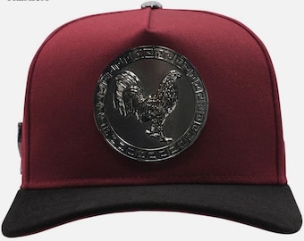 Boné de beisebol com emblema de galo