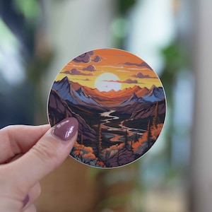 Adesivo con bellissimo paesaggio con vista sulle montagne - 3x3 pollici // Adesivo in vinile impermeabile e resistente // Utilizzabile come laptop, adesivo per paraurti e altro ancora!