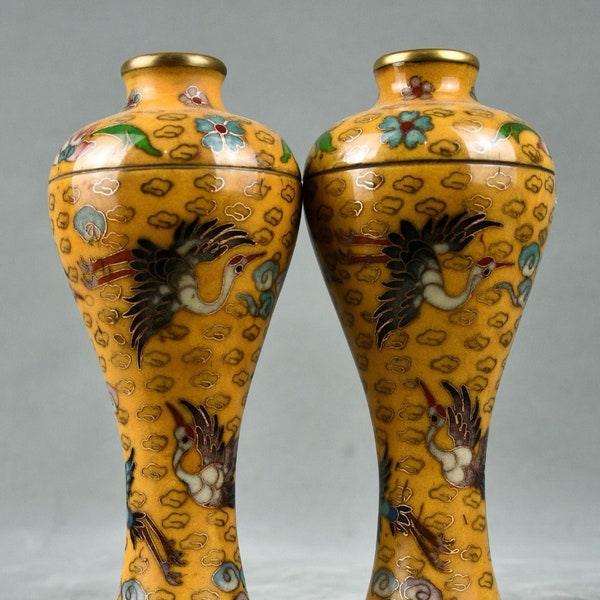A pair of exquisite and rare pure copper filigree cloisonné crane pattern vase ornaments handmade from Chinese antiques
