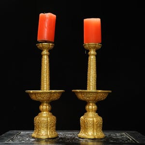 A pair of exquisite and rare Chinese antique hand-crafted pure copper engraved floral candlesticks