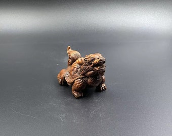 Adornos de estatuas de dragón y tortuga de animales raros tallados a mano en madera de boj chino