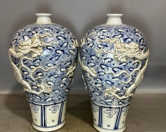 Exquisite Chinese antique blue and white porcelain vase with dragon design, hand-painted.