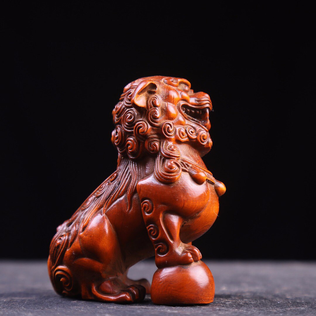 中国産ツゲから手彫りされた、希少な獅子像の置物一組 - Etsy 日本