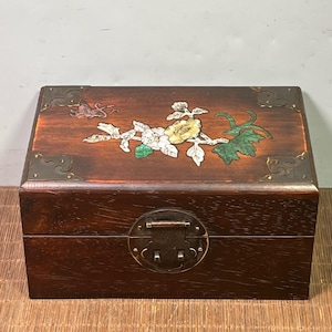 Chinese antique pure hand-carved exquisite rare rosewood inlaid shell butterfly flower jewelry box storage box ornaments