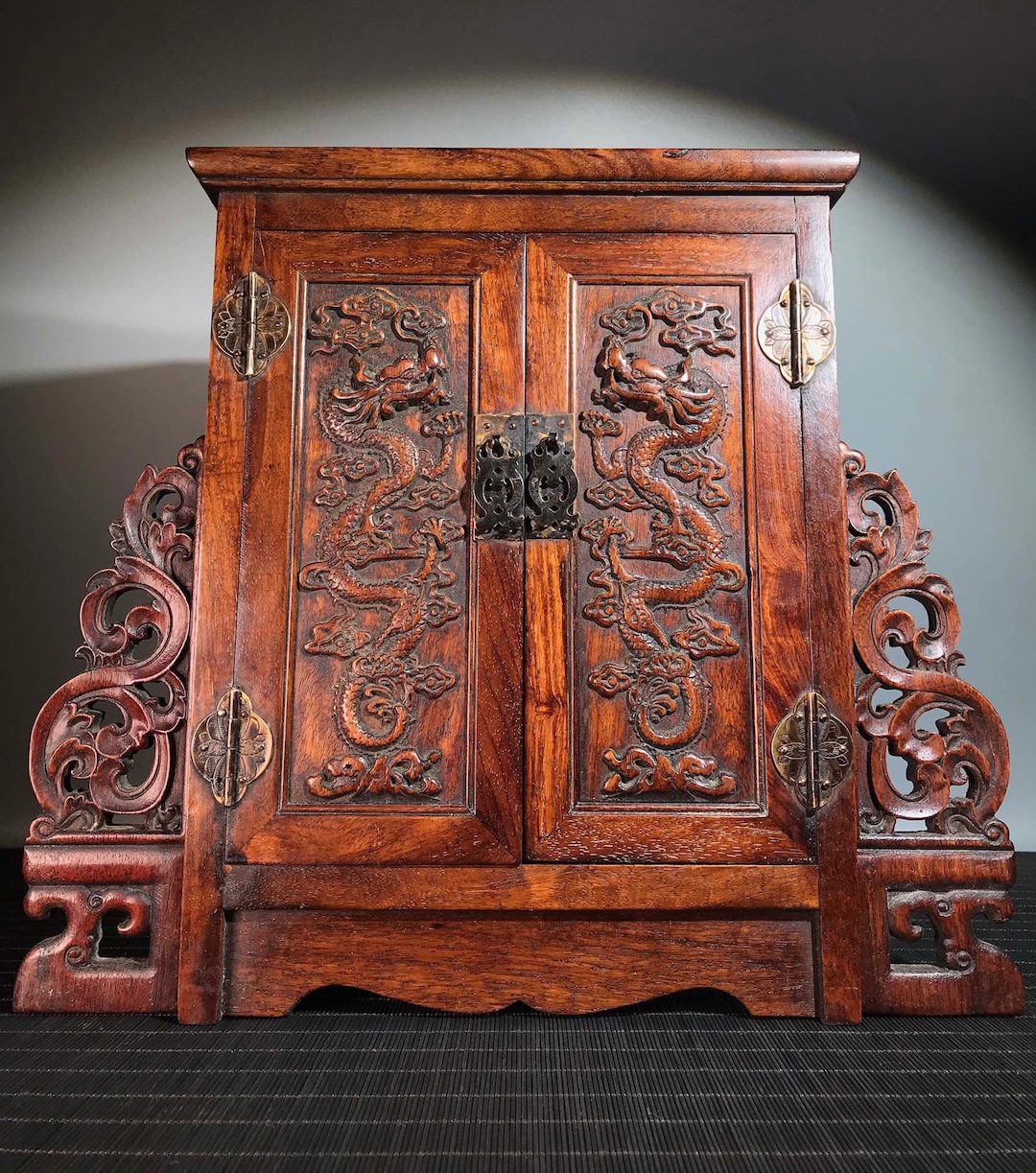 Chinese Natural Rosewood Furniture, Embossed Dragon Pattern
