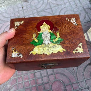 Antike rein handgeschnitzte exquisite seltene Palisander eingelegte Schale vierarmige Guanyin Schmuckschatulle Push-Pull-Box Ornamente
