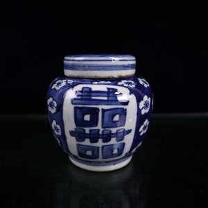 Exquisite and rare blue and white double happiness ice plum pattern lidded jar ornament with Chinese antique pure hand painting