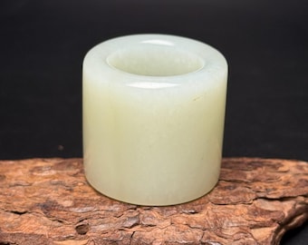 Exquisite plain jade thumb ring, hand-carved from Chinese white jade.