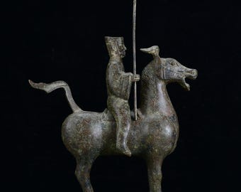Exquisite bronze equestrian statue, handcrafted from Chinese antiques.
