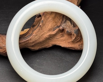 Exquisite plain jade bracelet, hand-carved from Chinese white jade.
