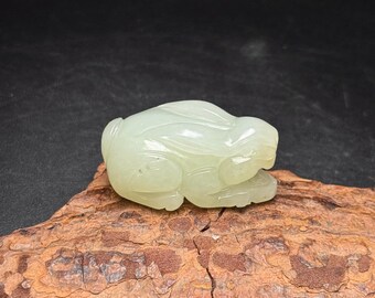 Exquisite hand-carved jade rabbit pendant made of Chinese white jade.