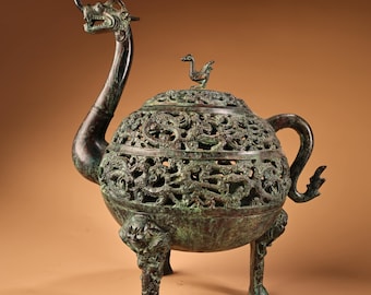 Exquisite bronze bird and animal incense burner ornament, handcrafted from Chinese antiques.