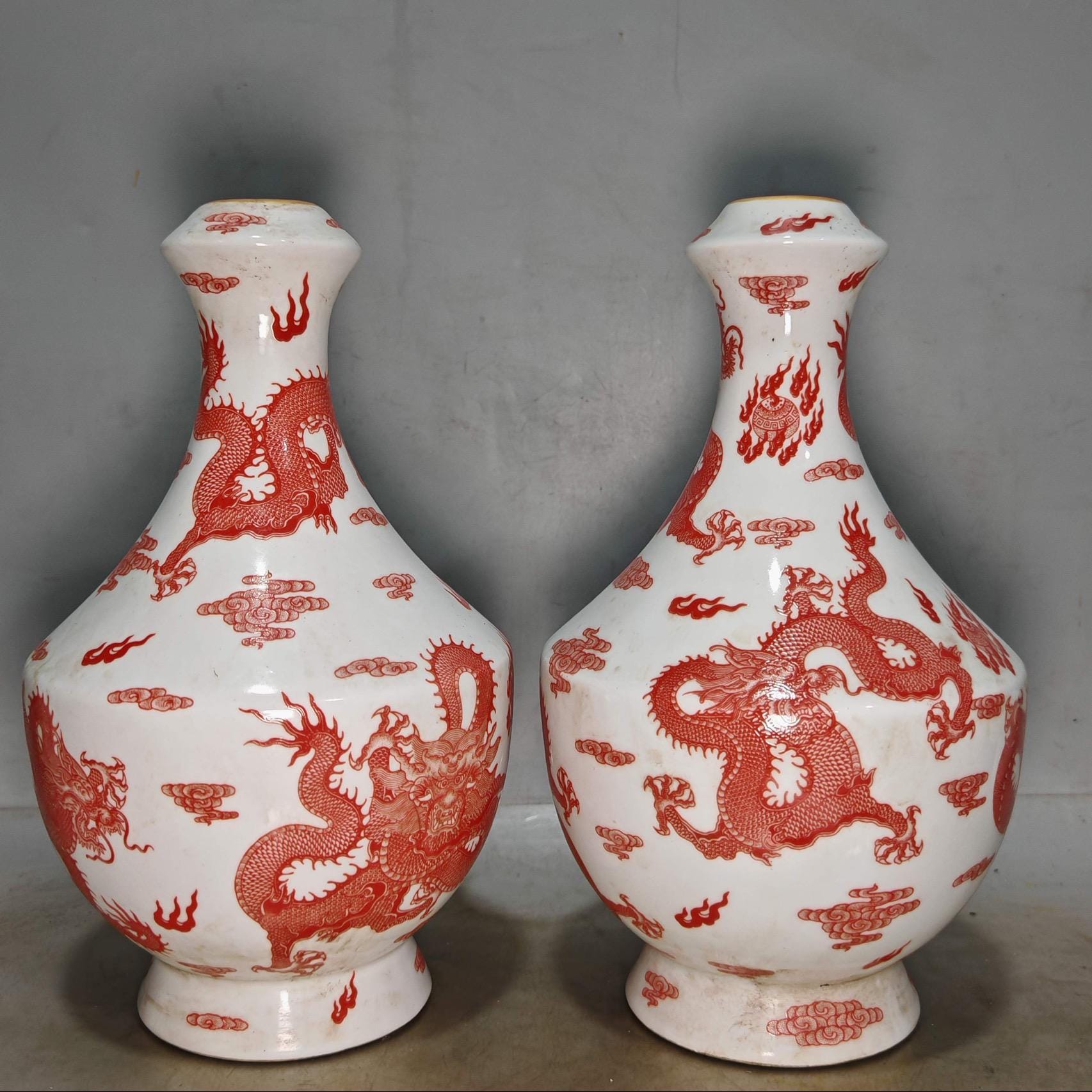 手描き陶器製花瓶 鉄赤龍のデザインが施された、精巧で珍しい中国のアンティーク手描き