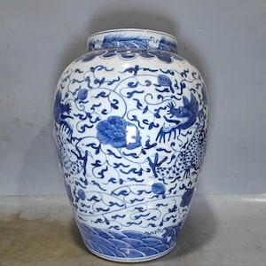 Chinese antique pure hand-painted exquisite rare blue and white dragon jar ornaments