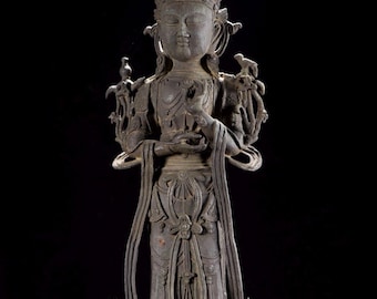 Exquisite handmade antique bronze statue of Guanyin Bodhisattva in China