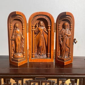 Chinese boxwood pure hand-carved exquisite rare portable guardian Buddha three-opening niche ornaments