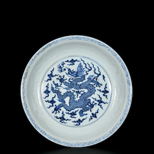 Antique Chinese hand-painted exquisite rare blue and white relief dragon pattern plate ornament