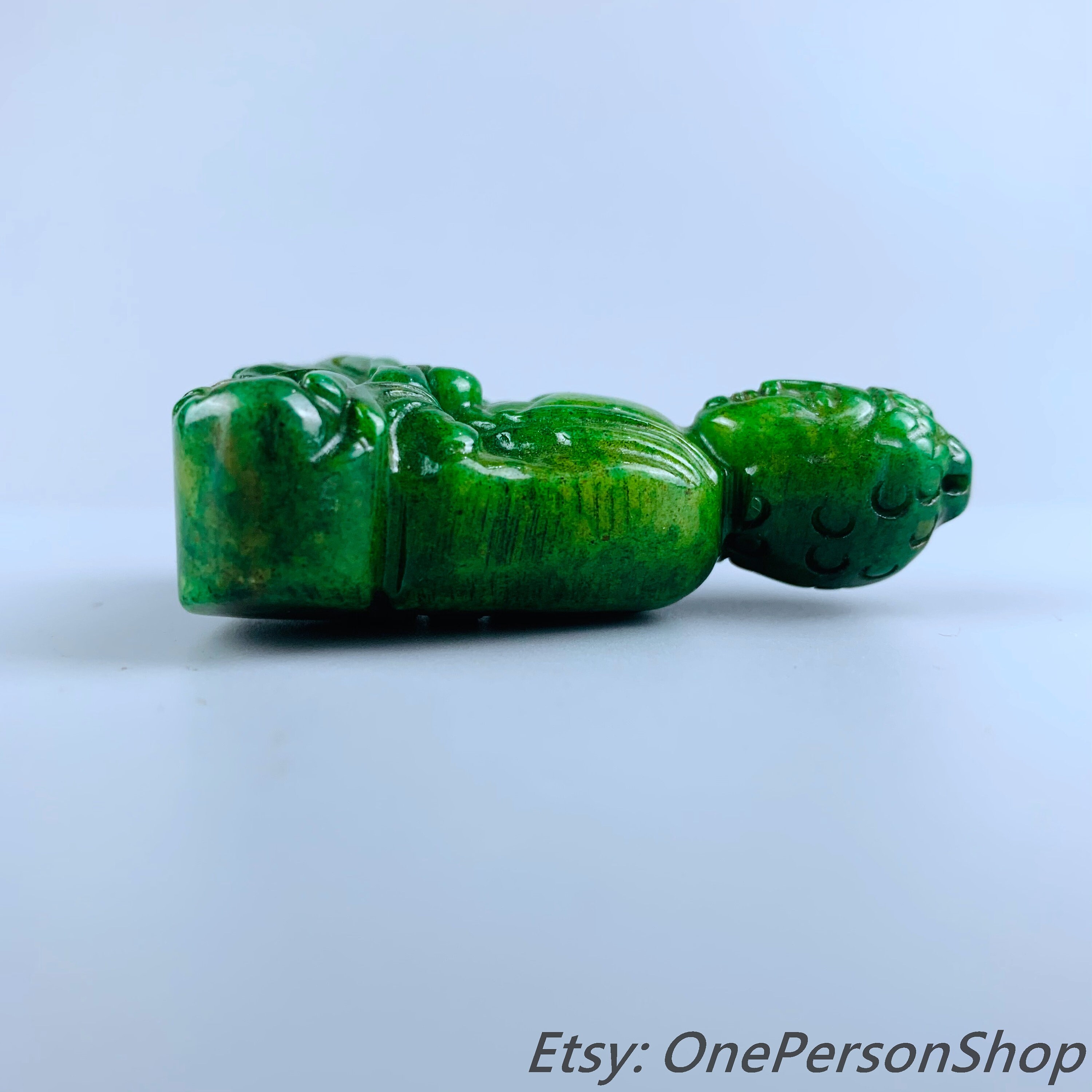 古代中国の天然翡翠で手彫りされた仏像 - Etsy 日本