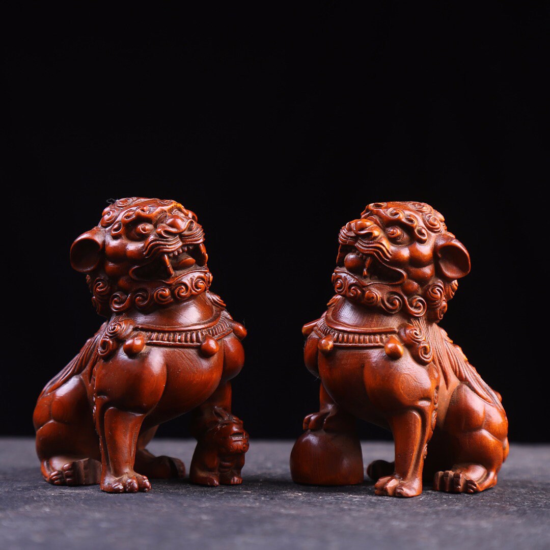 中国産ツゲから手彫りされた、希少な獅子像の置物一組 - Etsy 日本
