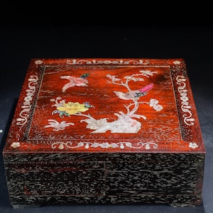 Chinese antique pure hand-carved exquisite rare rosewood inlaid shell flower and bird pattern jewelry box storage box ornaments
