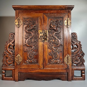 Chinese antique collection rosewood, hand-made embossed dragon cabinet decoration