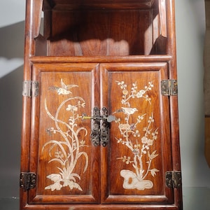A pair of Chinese antique hand-carved large exquisite rare rosewood inlaid shell flower pattern cabinet ornaments